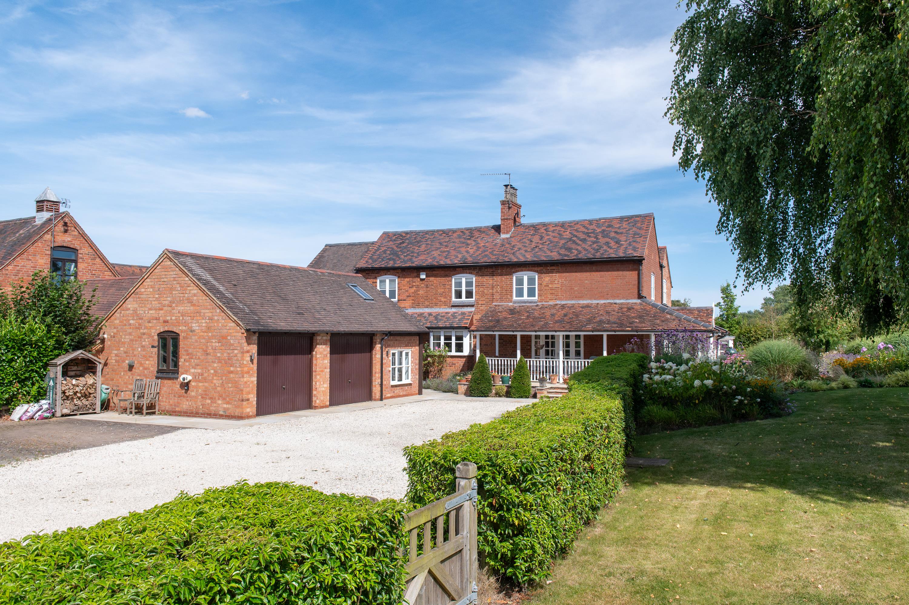 6 bedroom detached house for sale 0