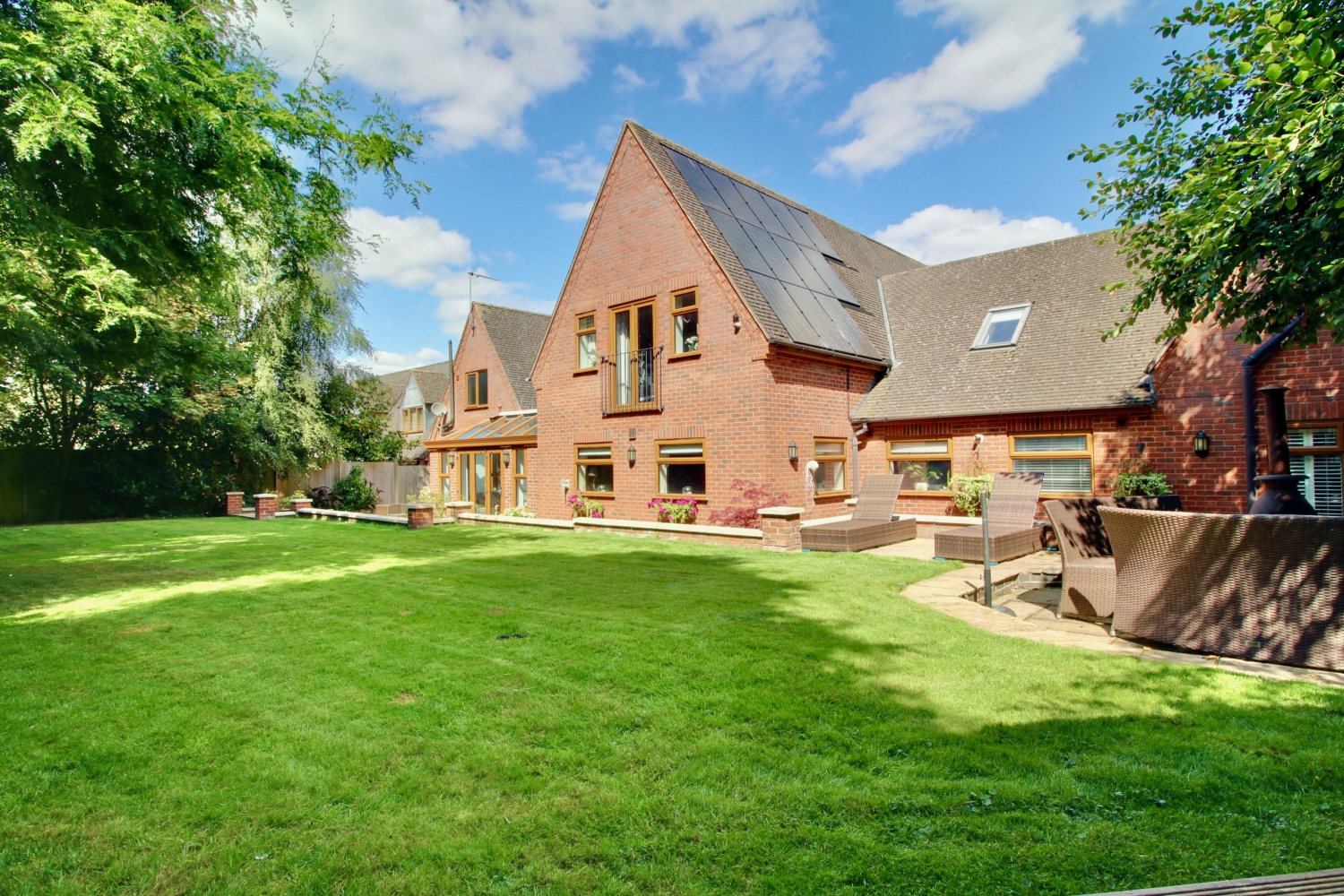 5 bedroom detached house for sale 0