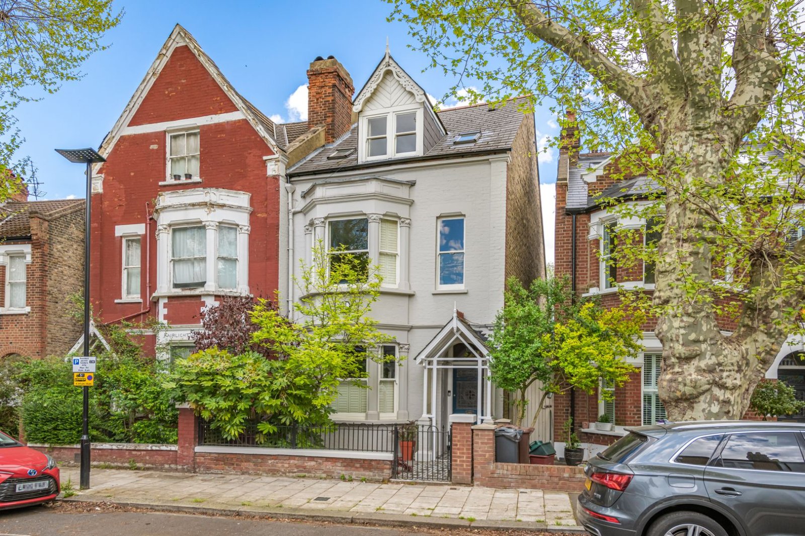 4 bedroom semi-detached house for sale 0