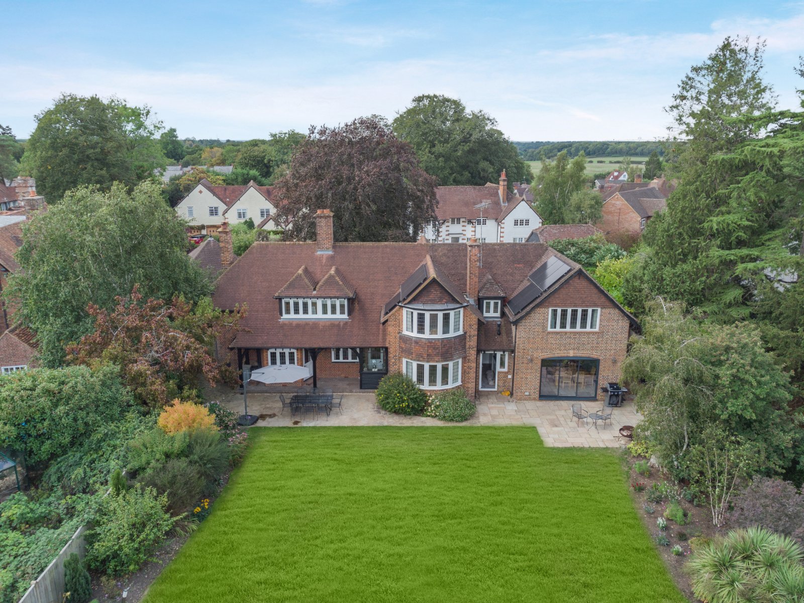 5 bedroom detached house for sale 0