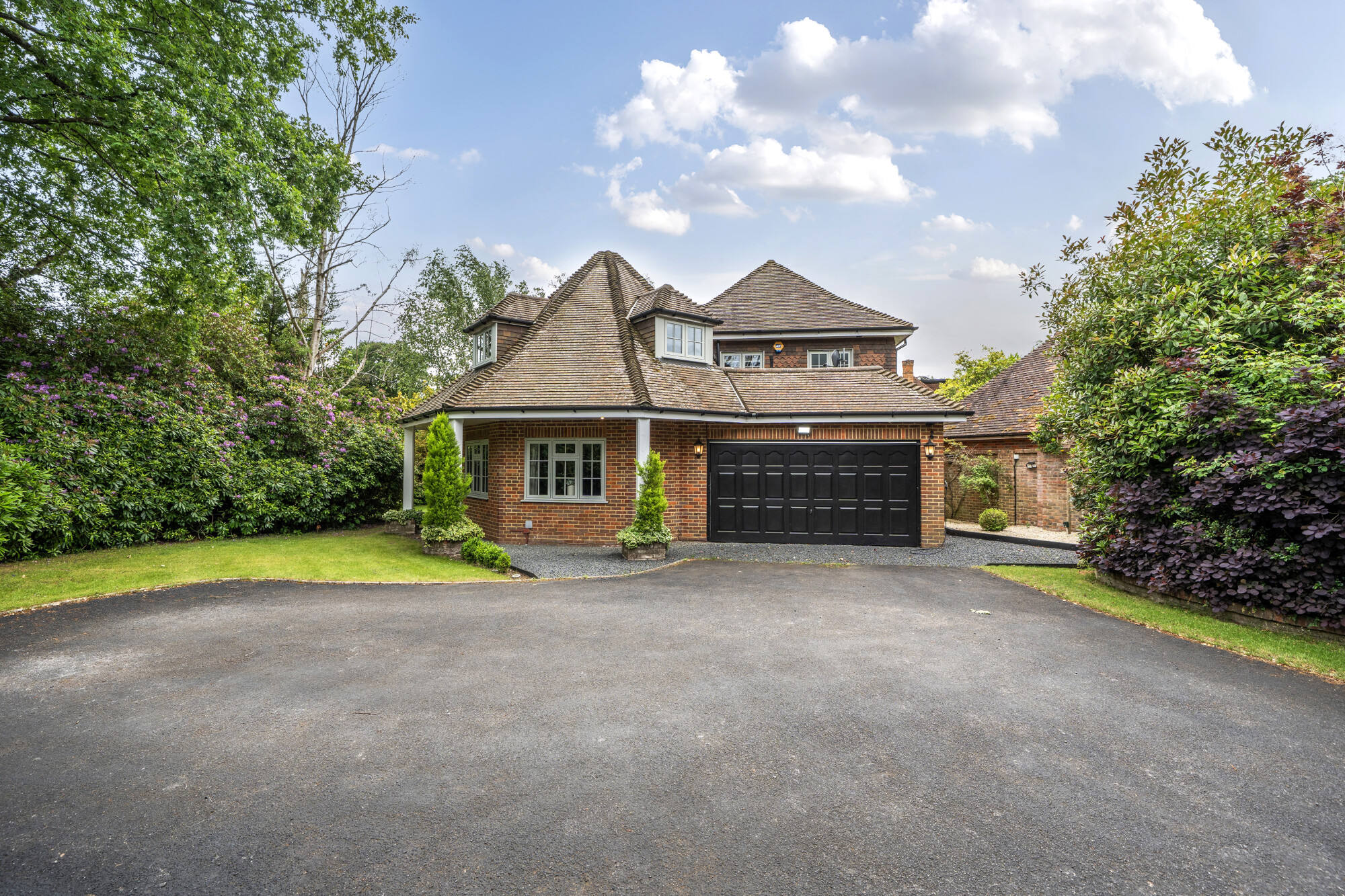 4 bedroom detached house for sale 0