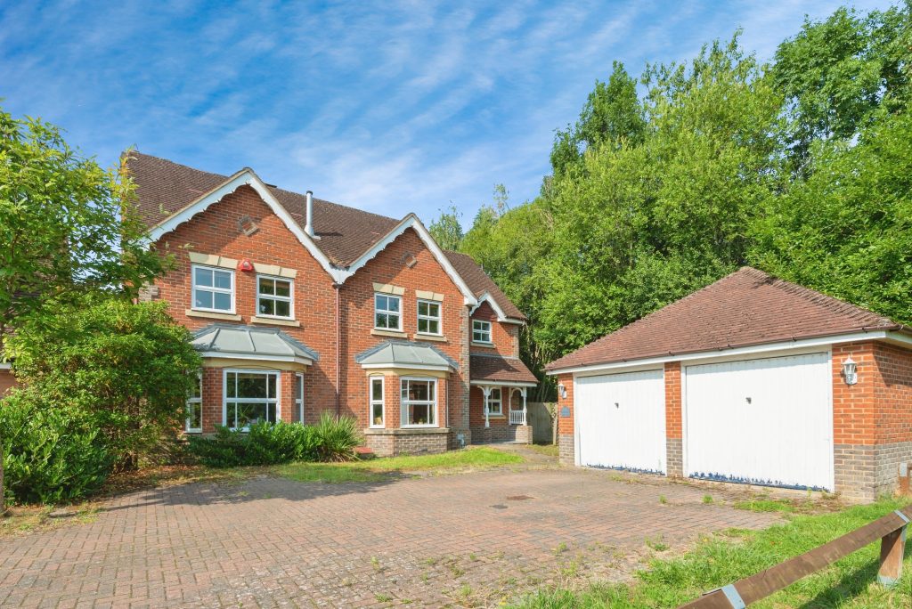 3 bedroom flat for sale
