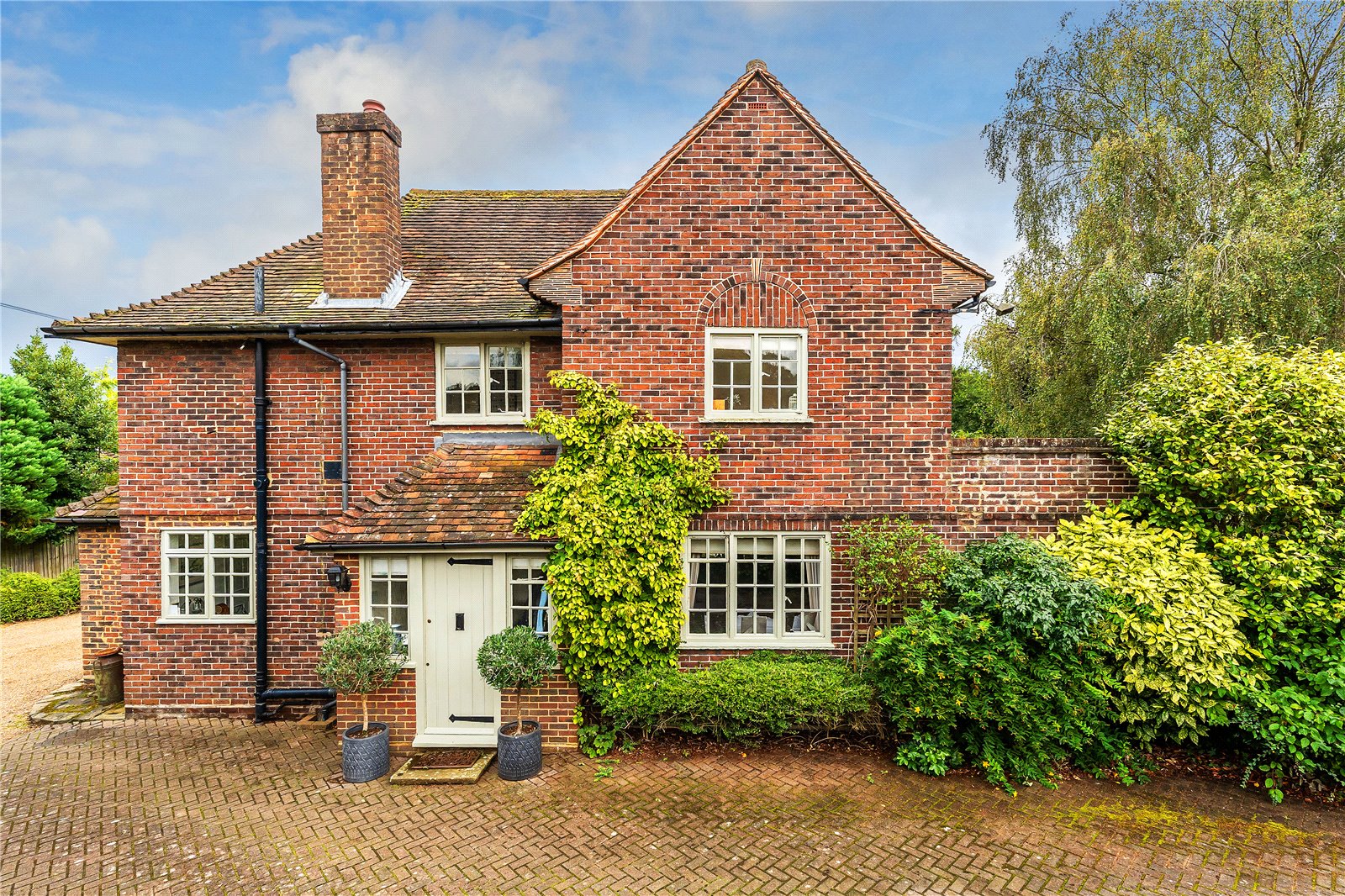 4 bedroom detached house for sale 0