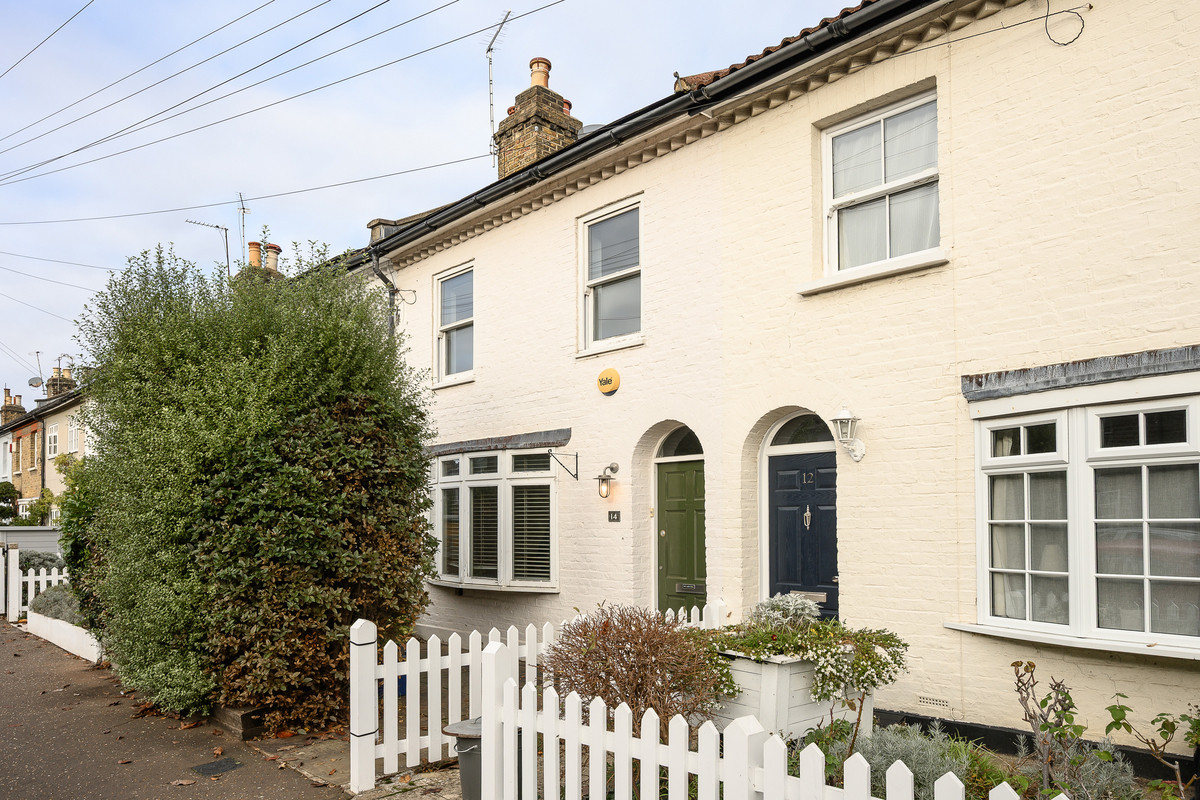 3 bedroom terraced house for sale 0