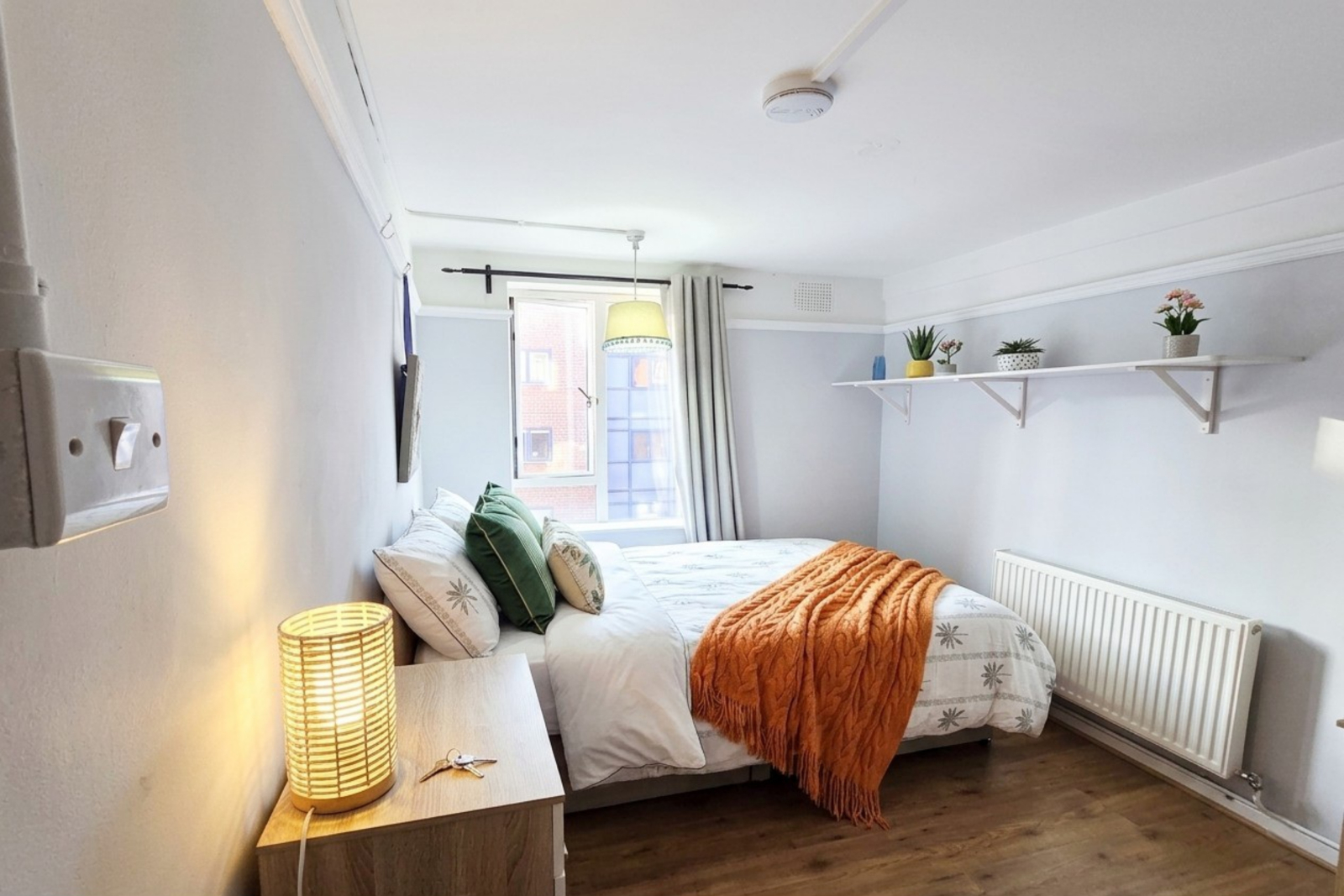 1-bed house on Flat 15, Charles Rowan House, London, £1,350/mo