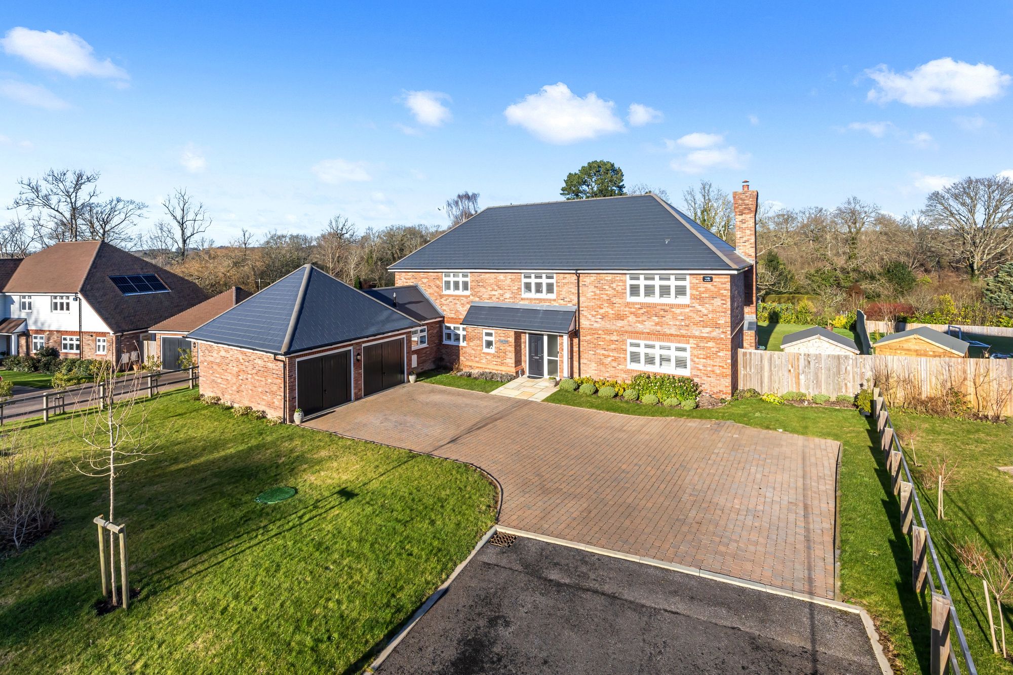 5 bedroom detached house for sale 0