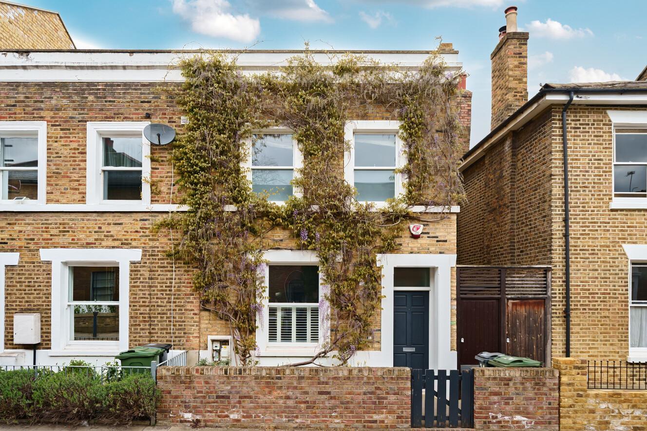 3 bedroom terraced house for sale 0
