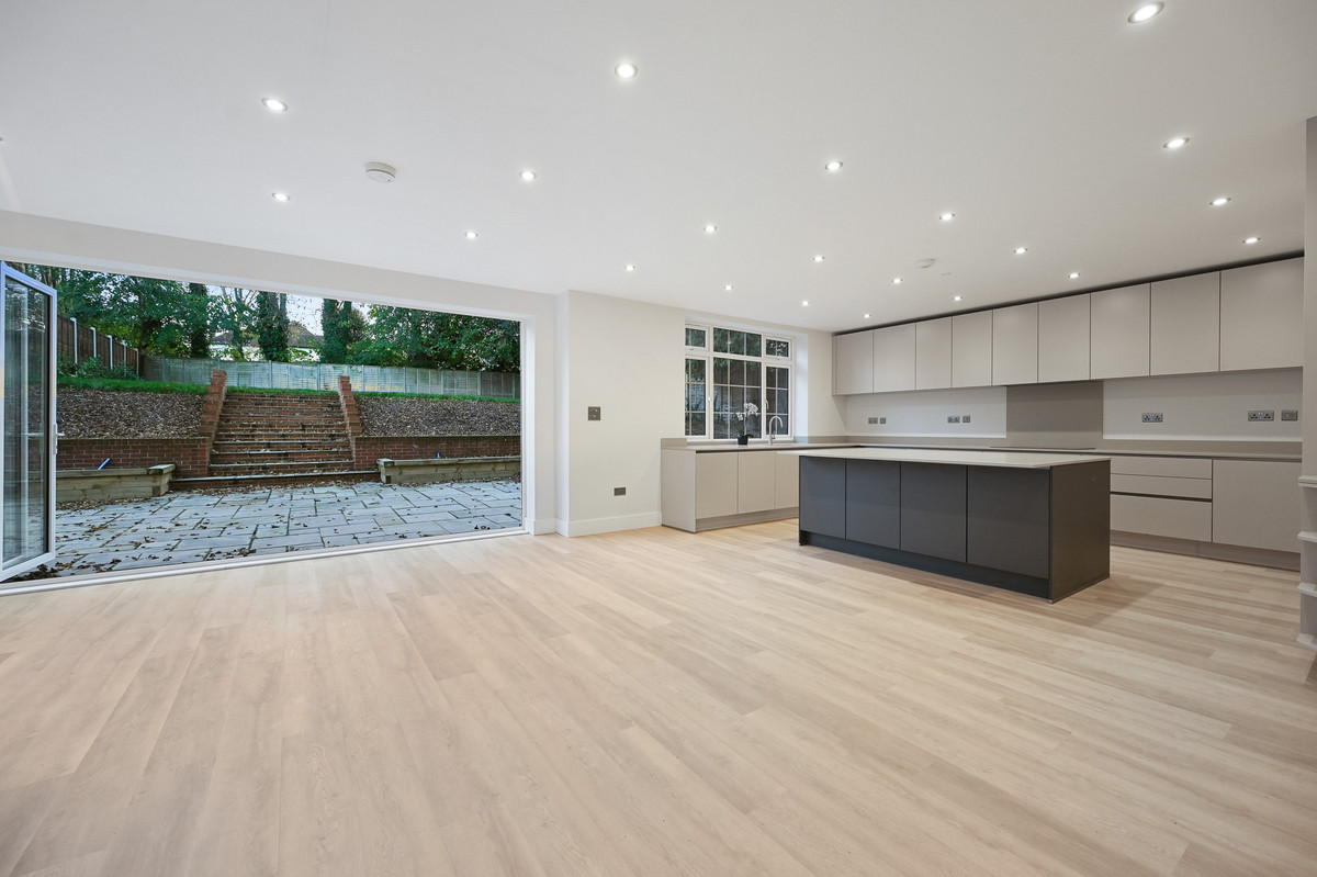 7 bedroom detached new house for sale 0