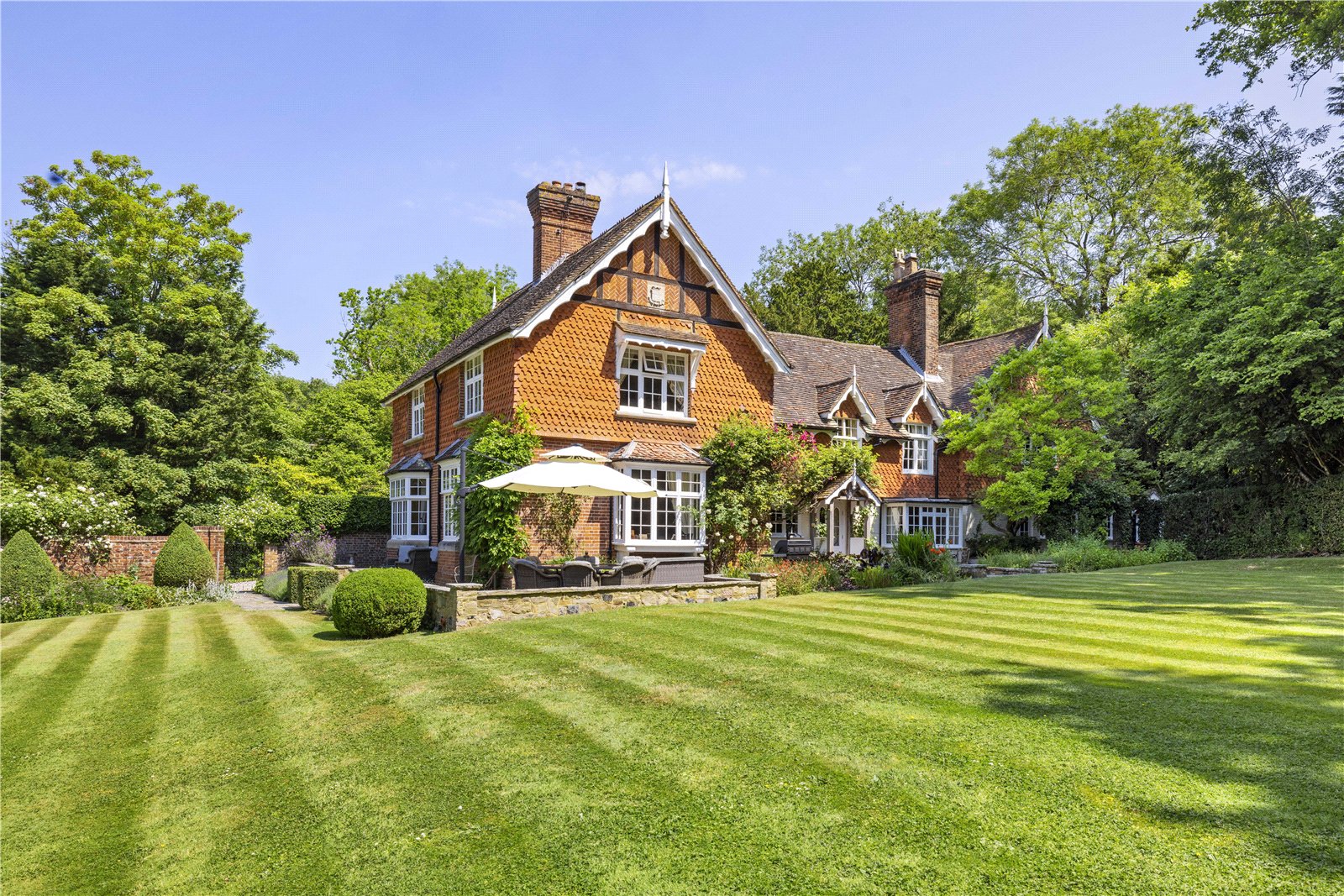 5 bedroom detached house for sale 0