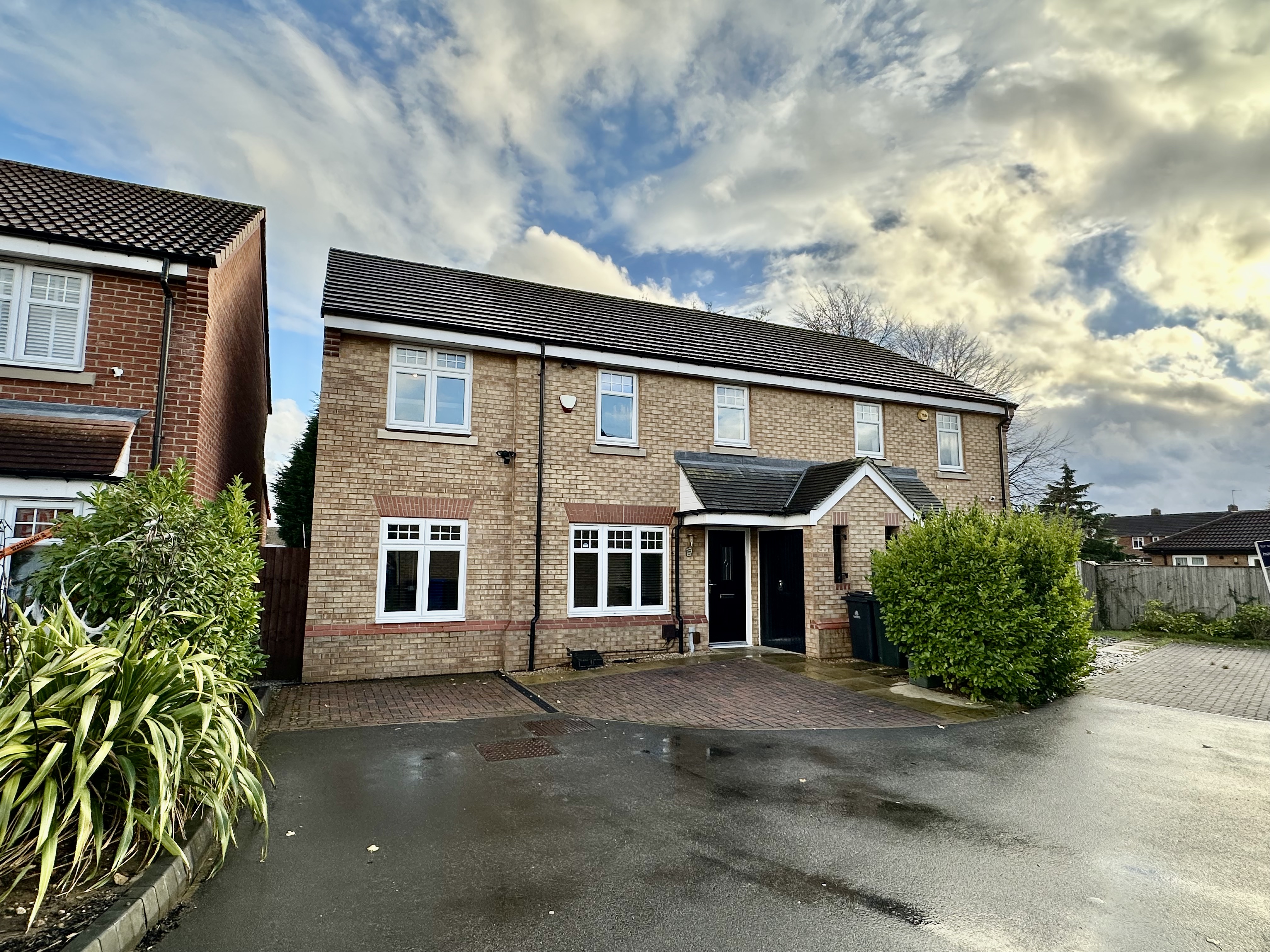 4-bed semi-detached on 55, Athelstane Crescent, Doncaster, £280,000