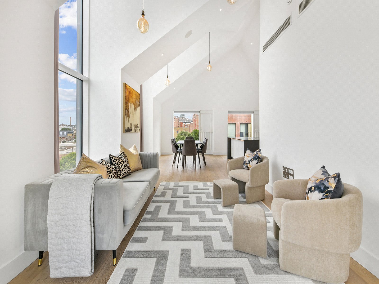 4 bedroom flat for sale 0