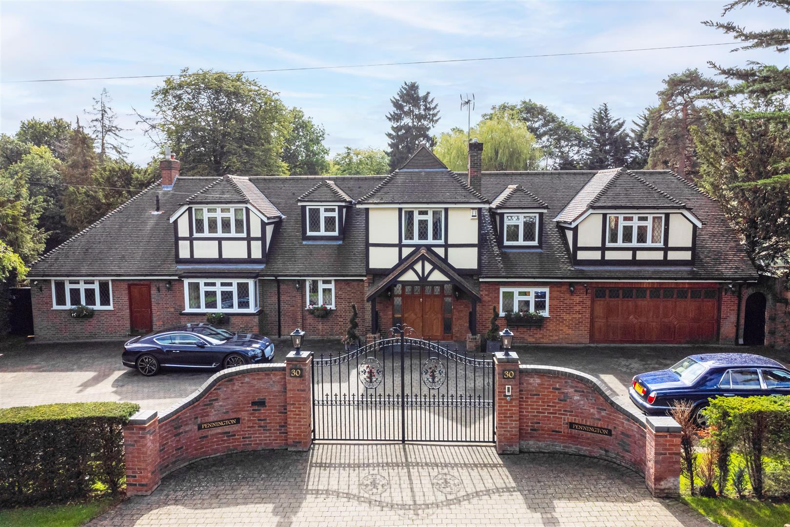 5 bedroom detached house for sale 0