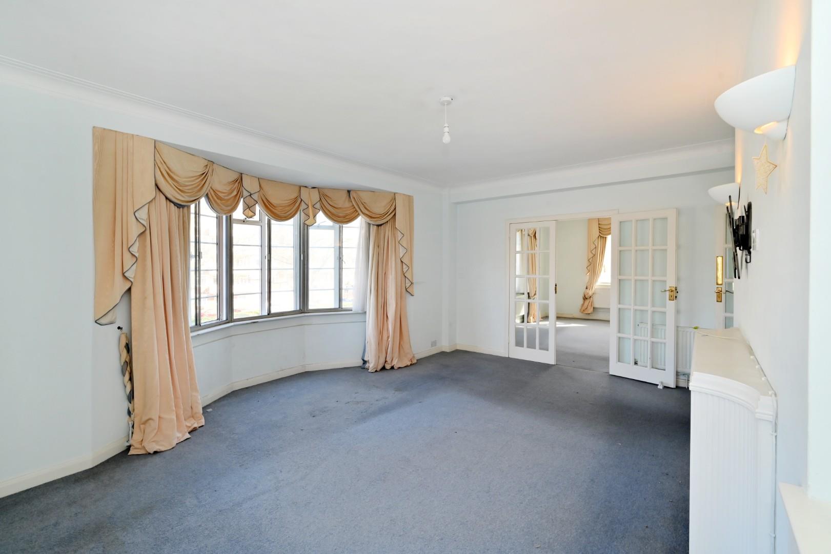3 bedroom flat for sale 0