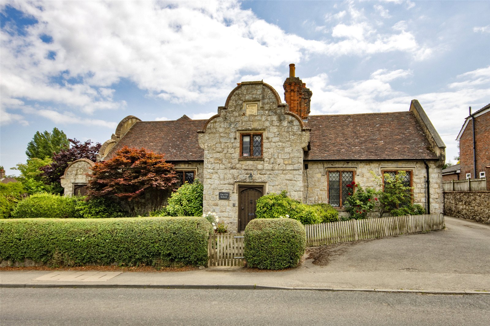 6 bedroom detached house for sale 0