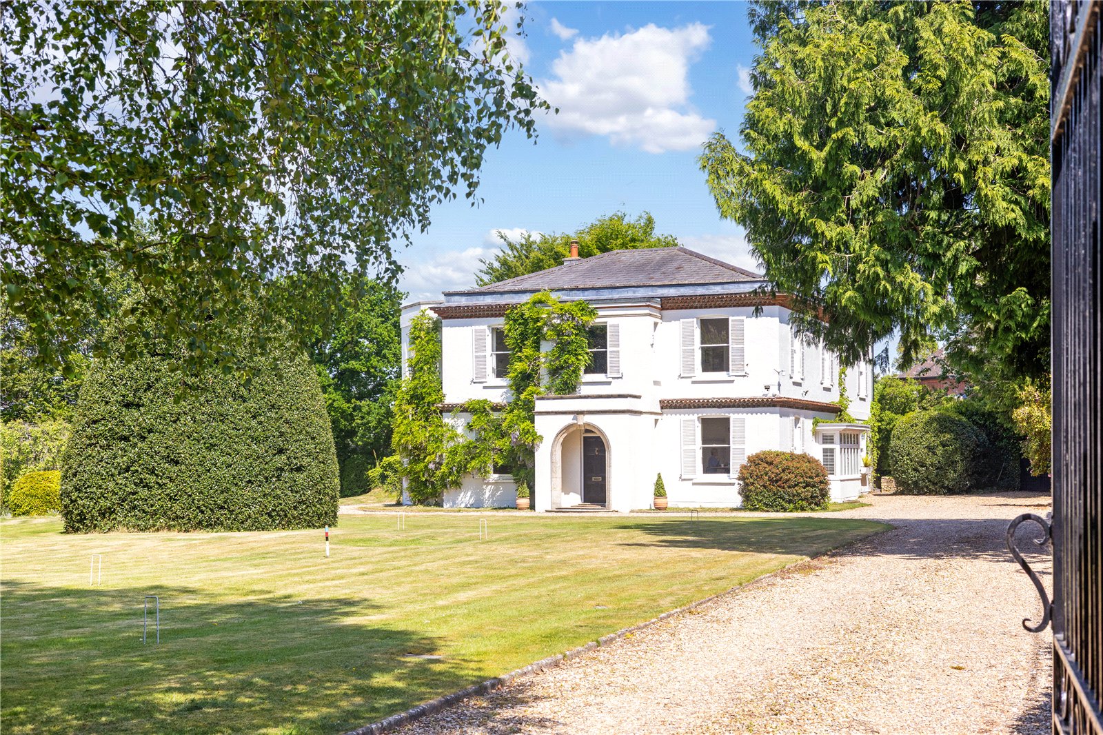 6 bedroom block of flats for sale in Kings Langley