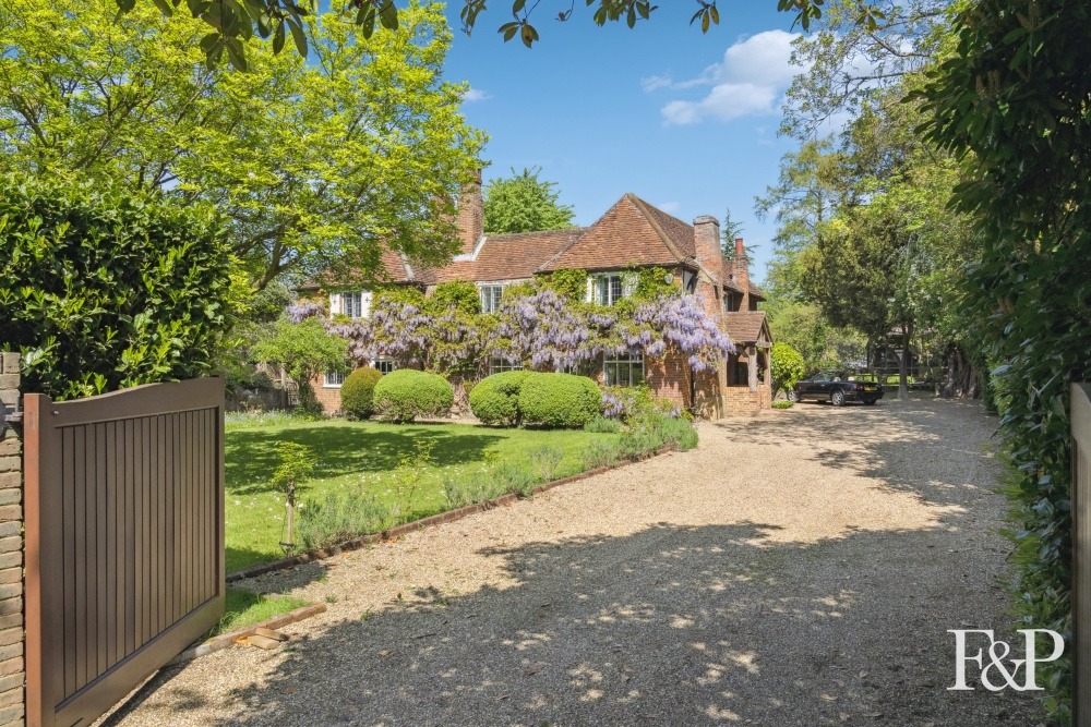 3 bedroom flat for sale