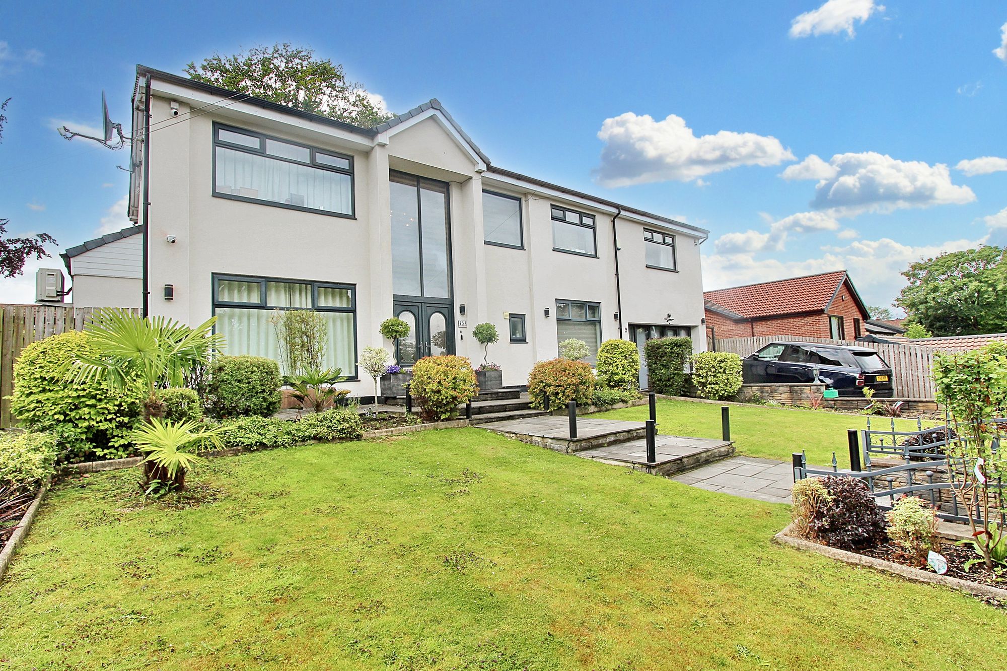5 bedroom detached house for sale 0