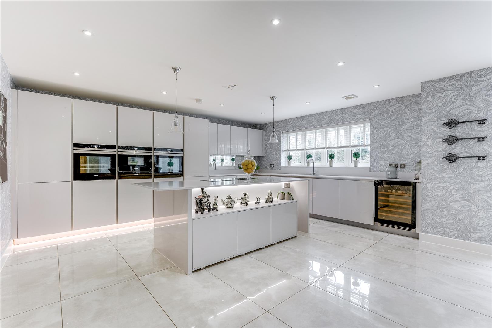 5 bedroom detached house for sale 0