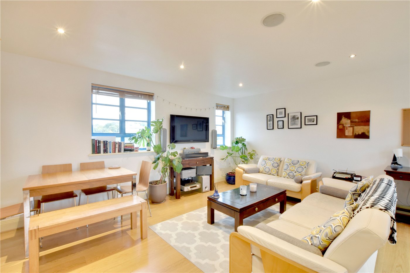 2-bed flat on 32, The Plaza, Greenwich, £450,000