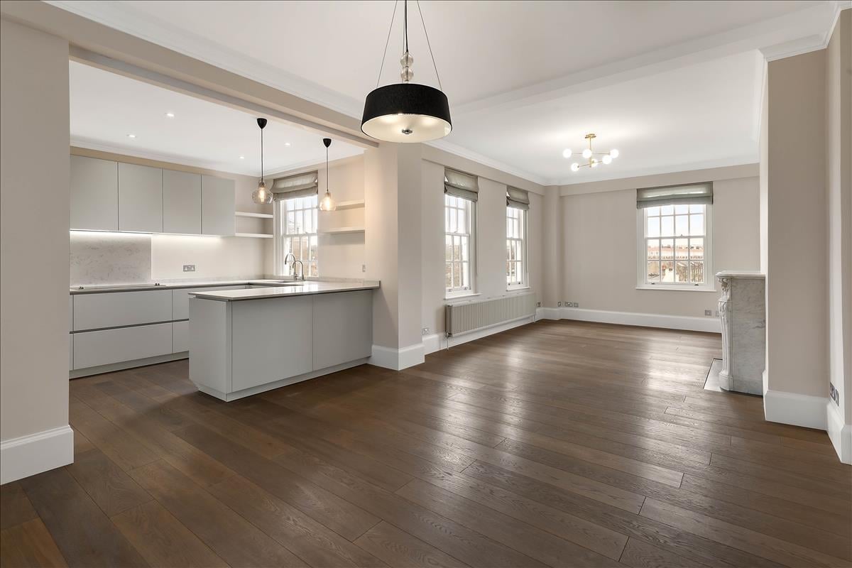4 bedroom flat for sale