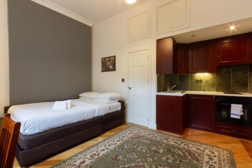 Flat 5, 44 Cartwright Gardens, Greater London photo 4