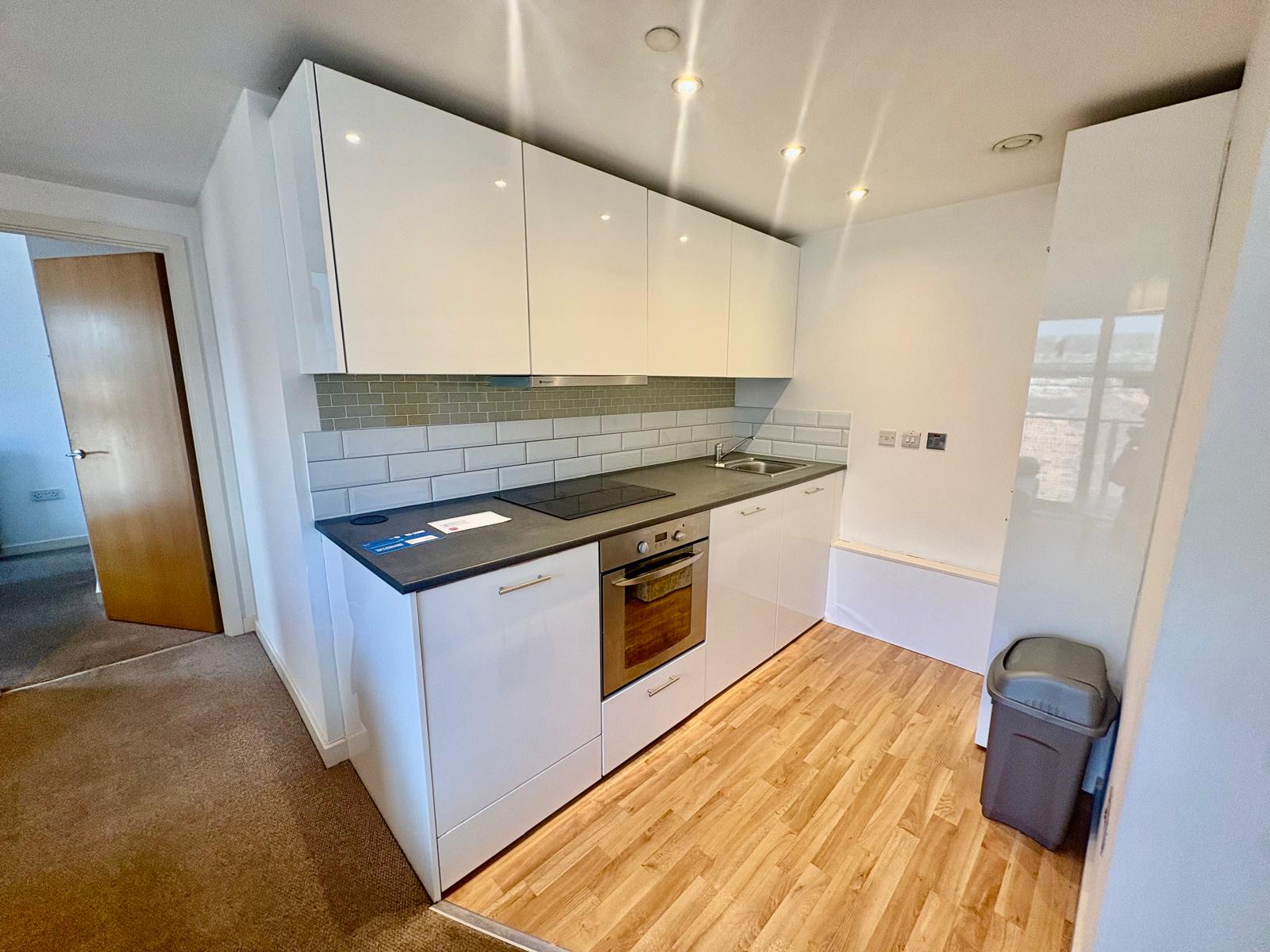 Apt 515, Nottingham photo 2