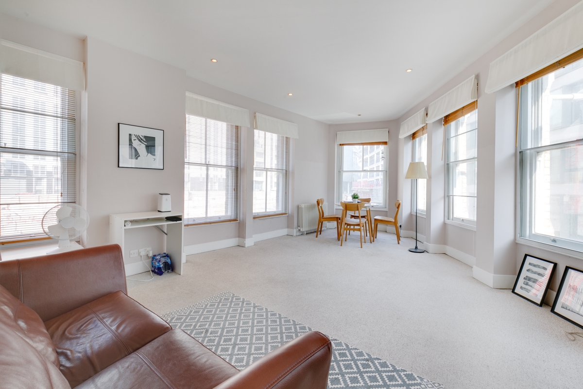 Flat E, Sovereign House, 5, Poppins Court, London photo 2