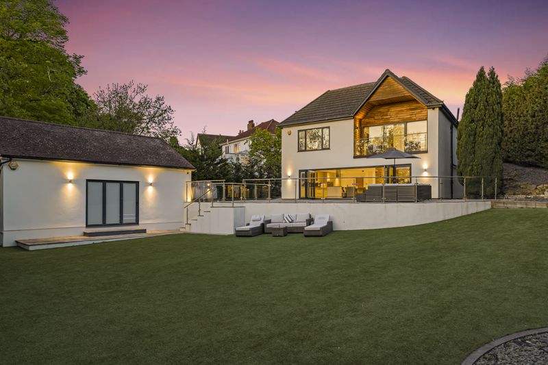 5 bedroom detached house for sale 0