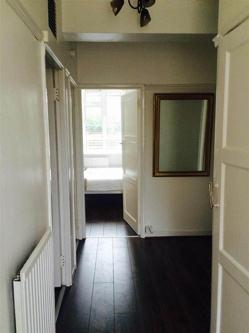 Room 1 Flat 23, Birchdown House, London photo 5