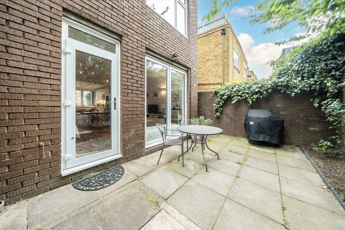 4 bedroom end terrace house for sale 0