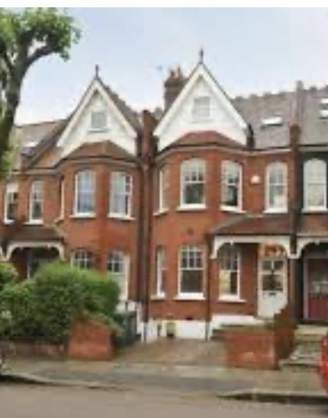 22c, Park Ave , London photo 2