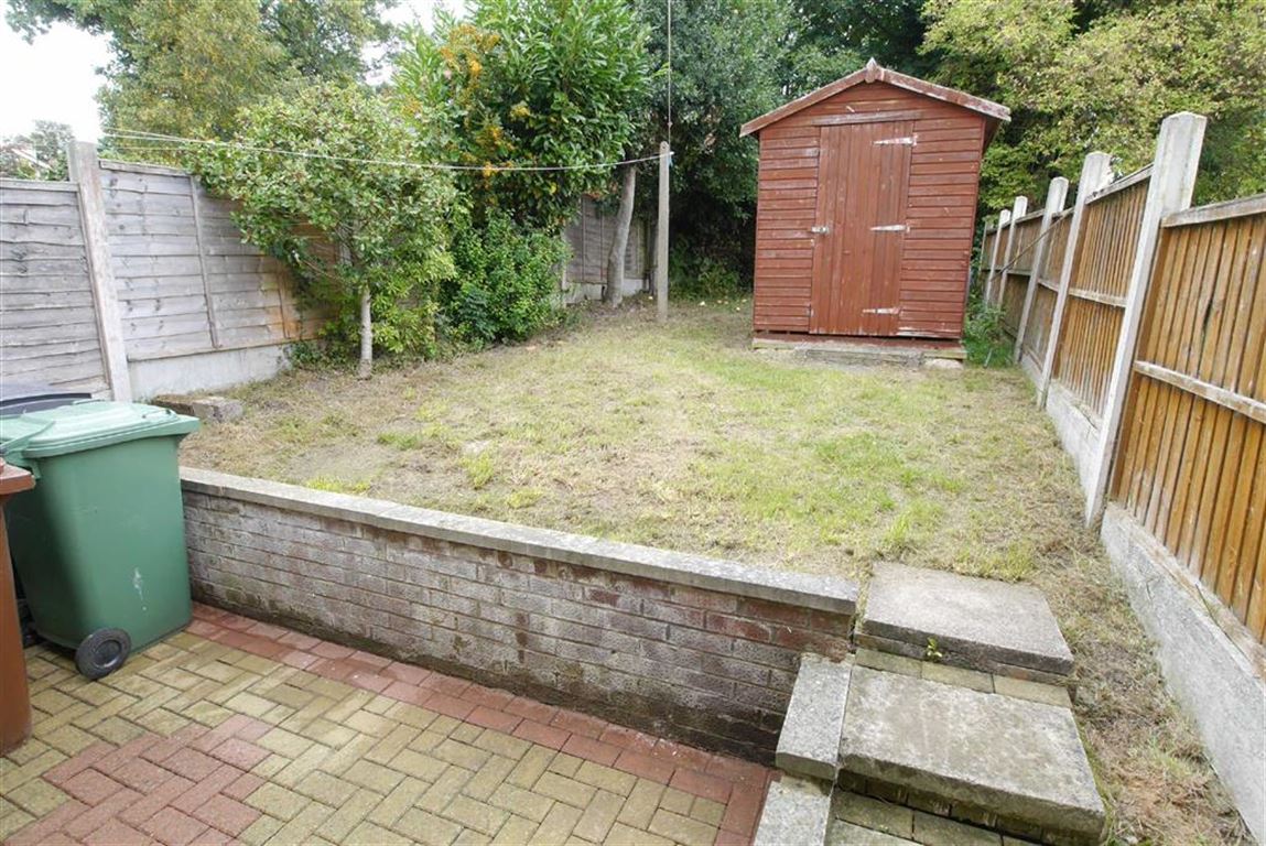 Free property report 8 Southroyd Park, Pudsey, LS28 8BA Chimnie