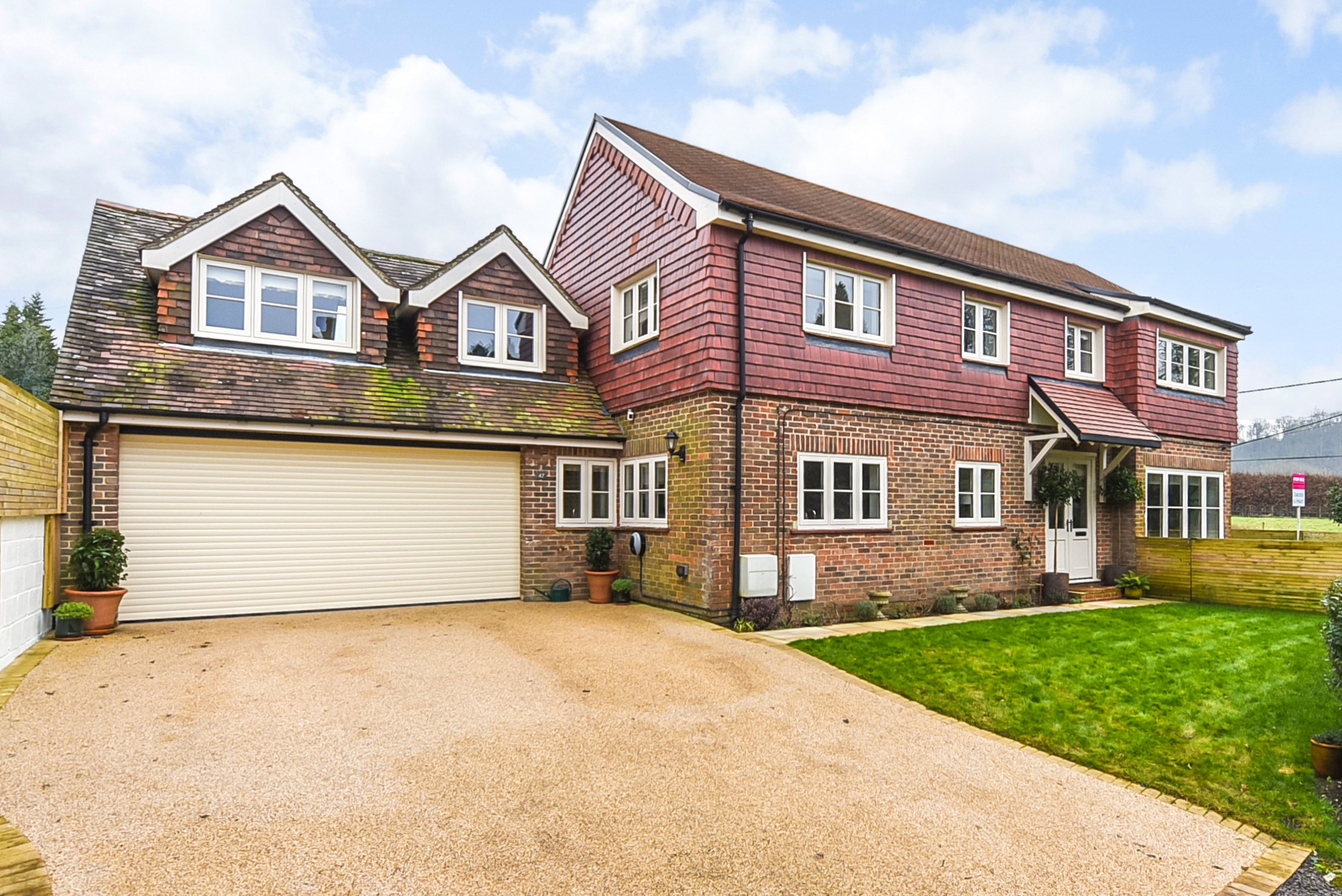 5 bedroom detached house for sale 0