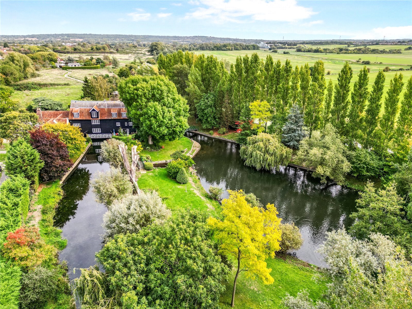 4 bedroom semi-detached house for sale 0