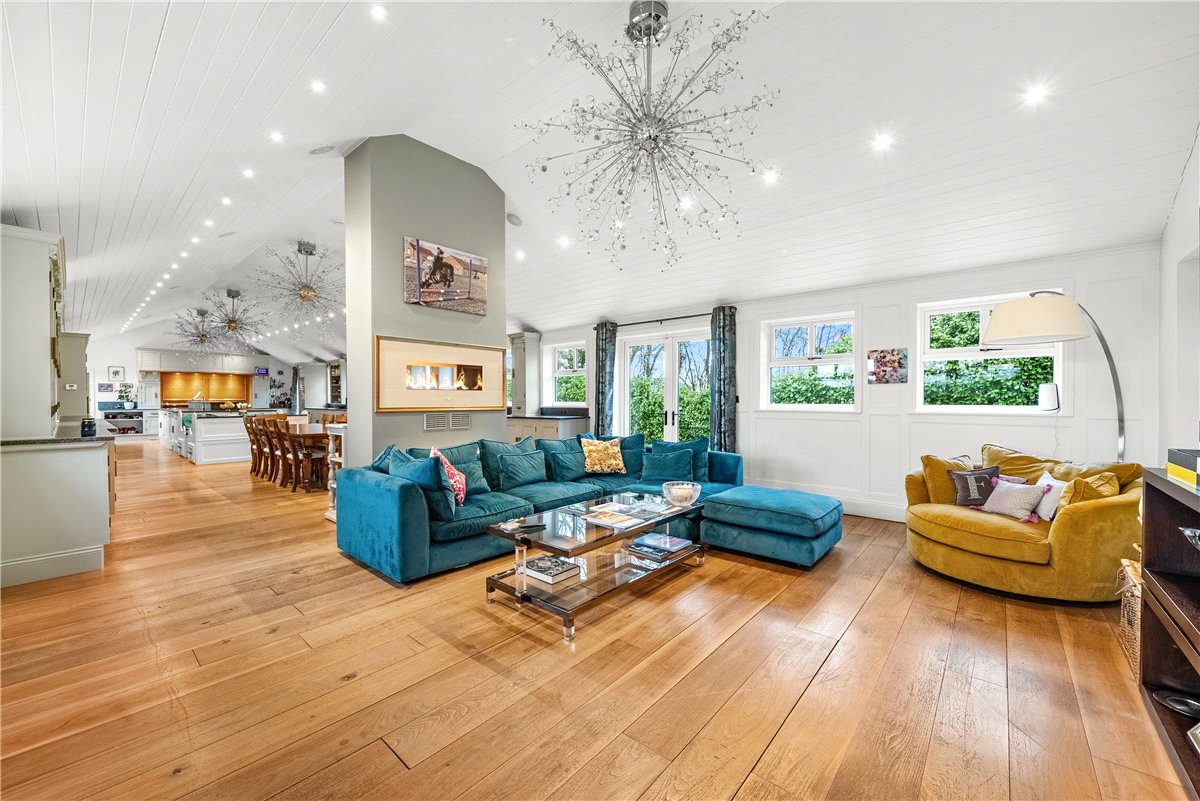 6 bedroom detached house for sale 0