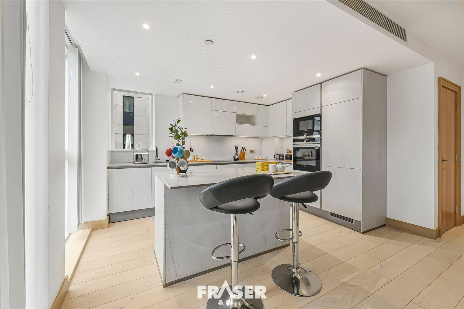 2 bedroom flat for sale 0