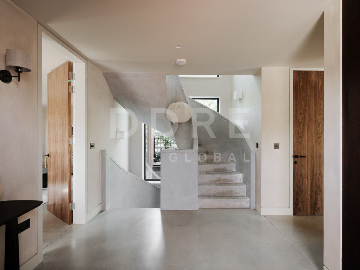 5 bedroom detached house for sale 0