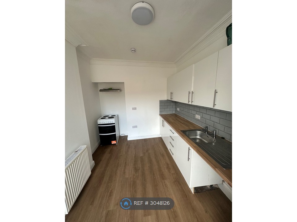 Flat, Madoc St, Llandudno photo 4