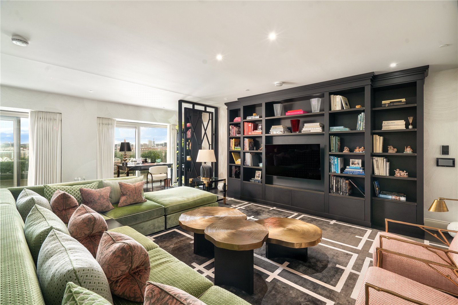 3 bedroom flat for sale 0