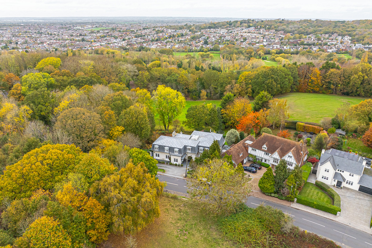 5 bedroom detached house for sale 0