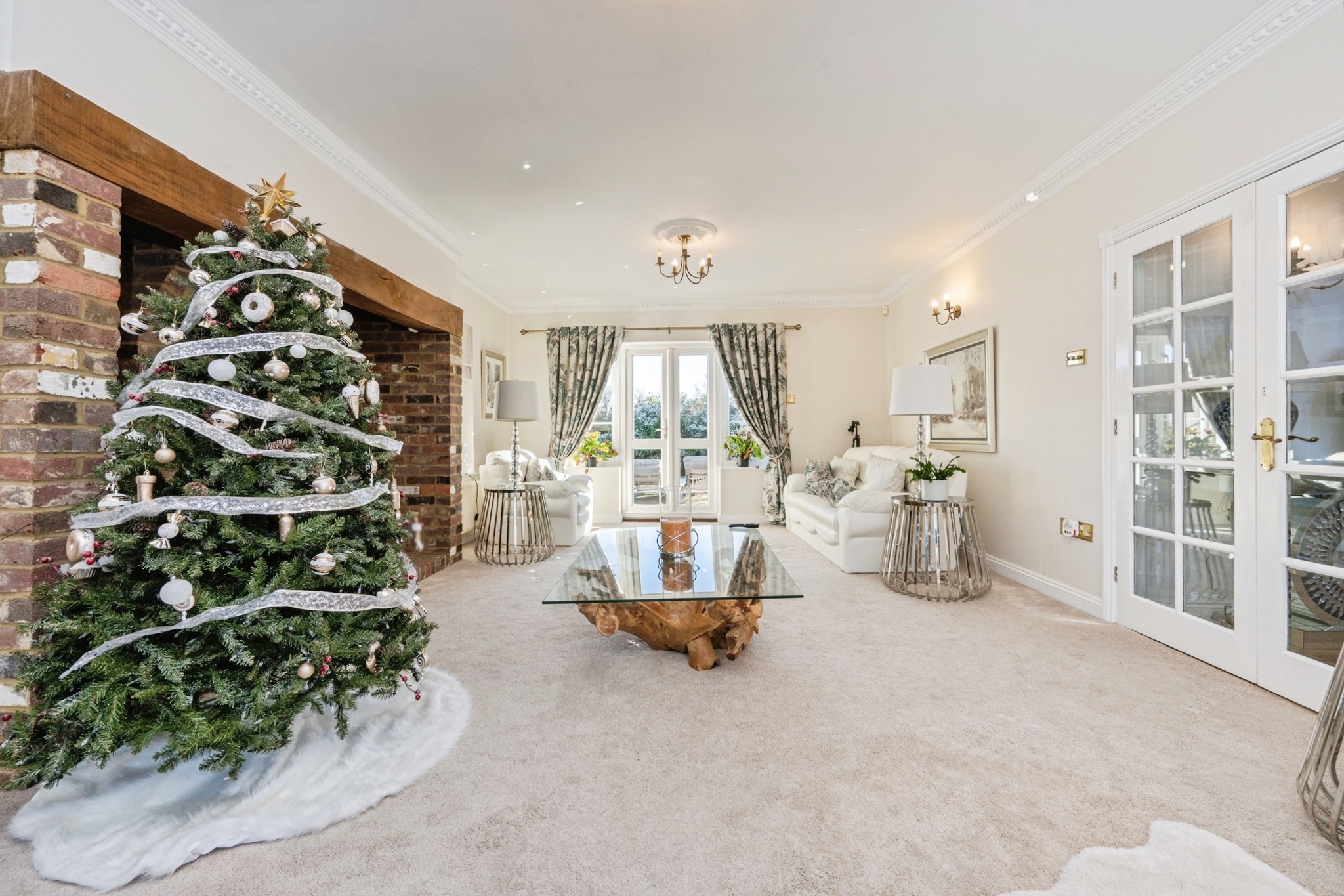 5 bedroom detached house for sale 0