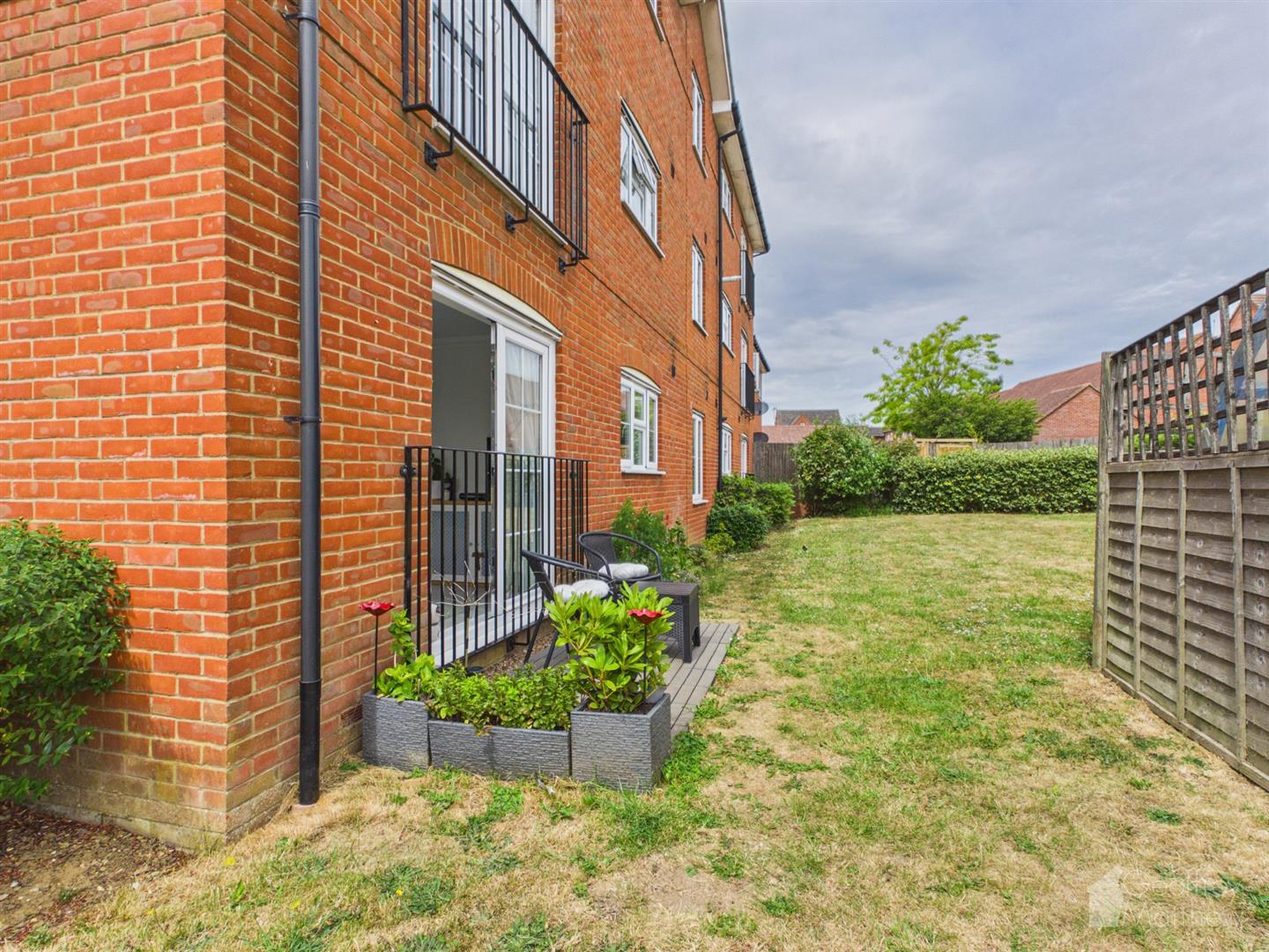 2 bed flat for sale
