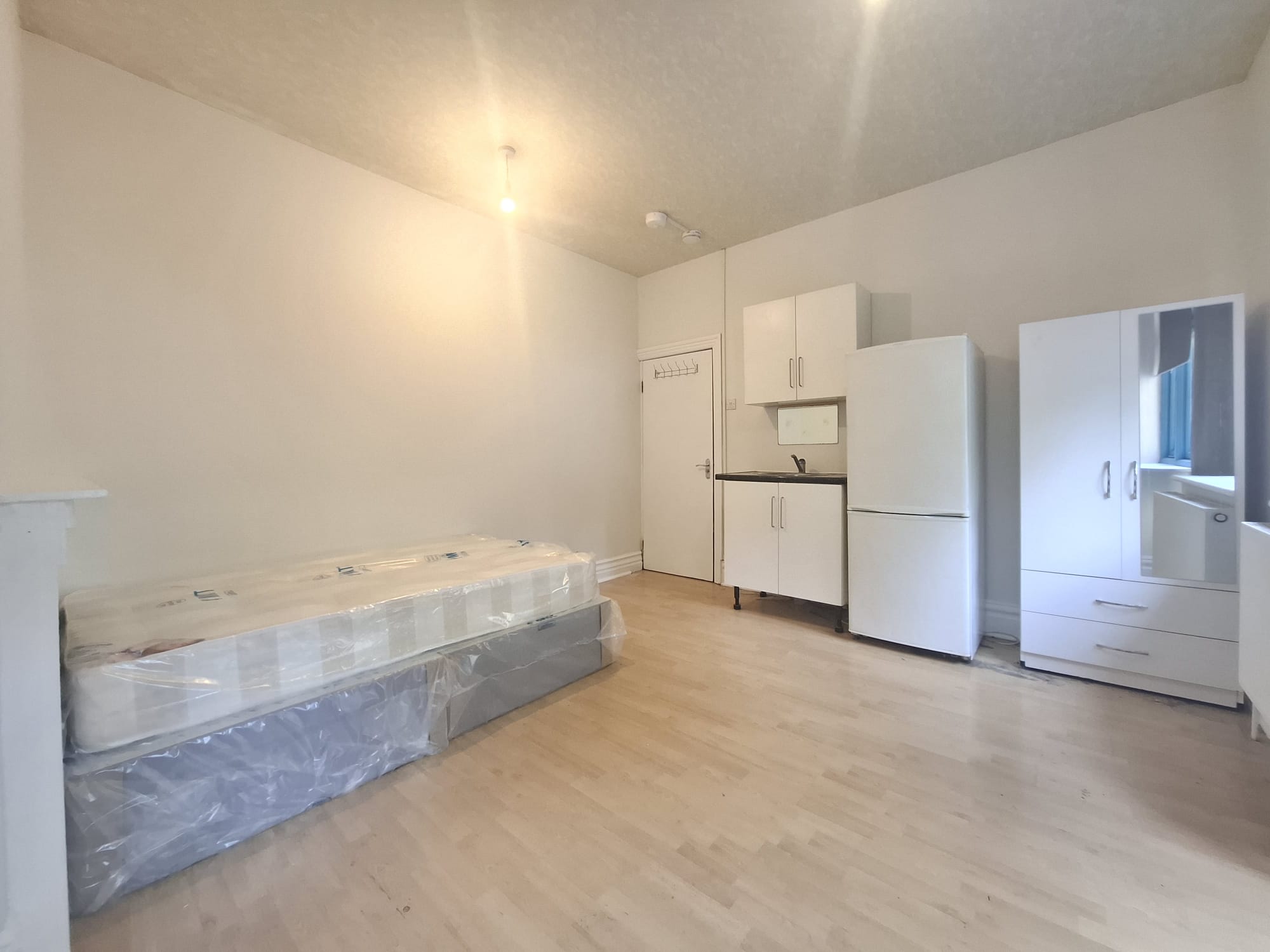 Flat 3, 16, Helenslea Avenue, Golders Green photo 4