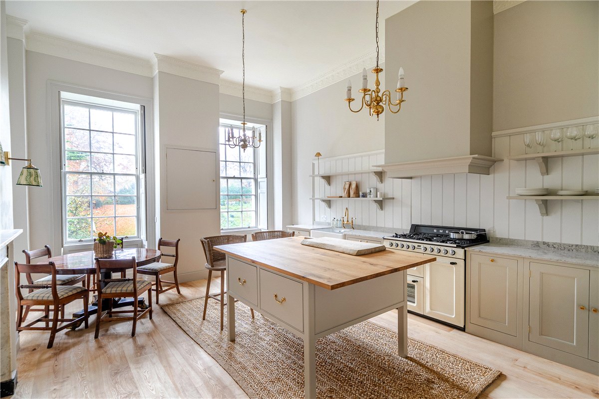 3 bedroom maisonette for sale 0