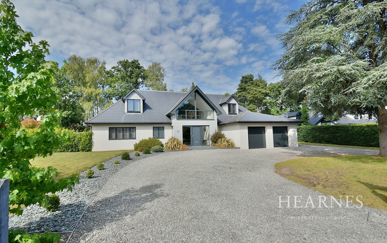 5 bedroom detached house for sale 0