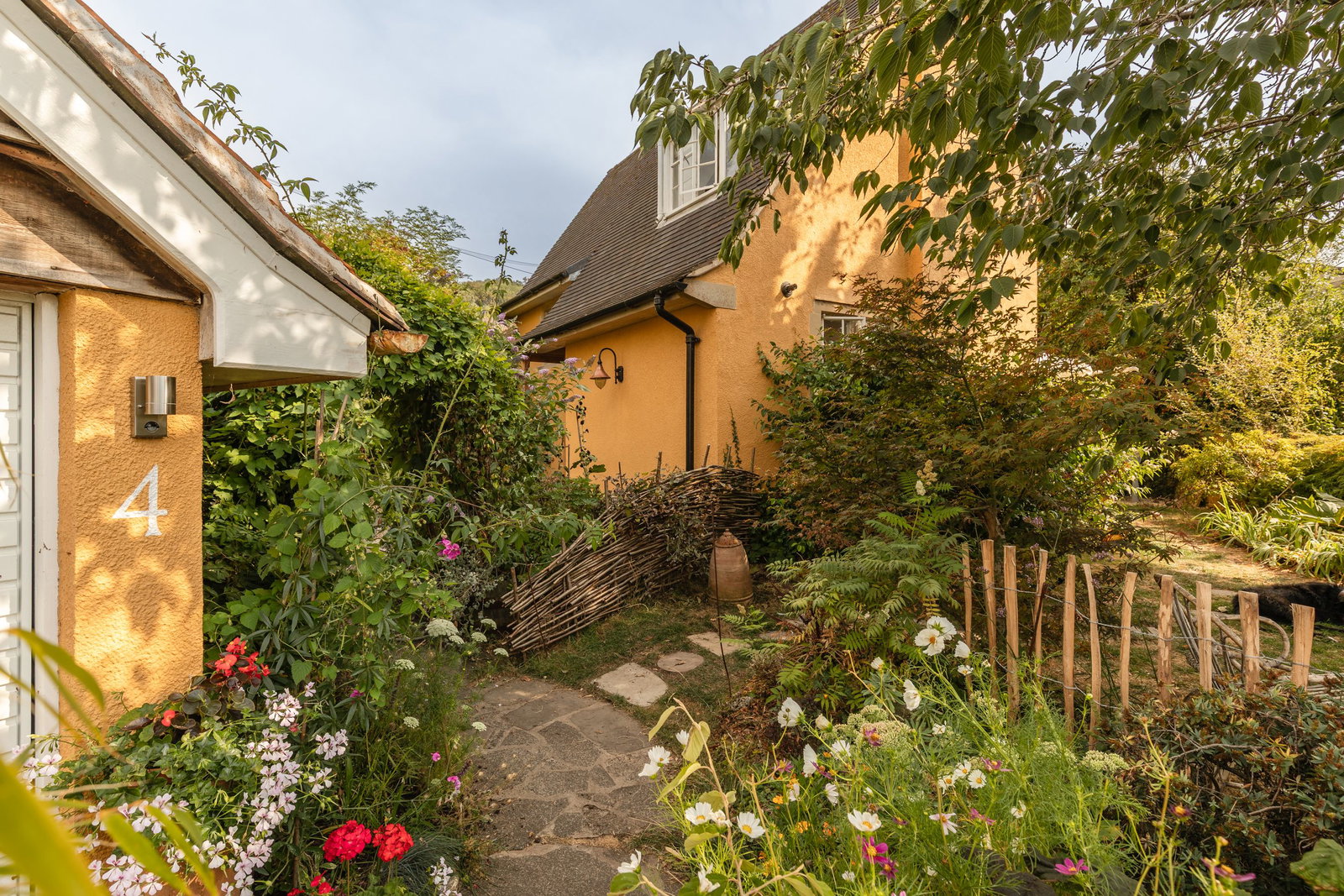 2 bed detached house for sale