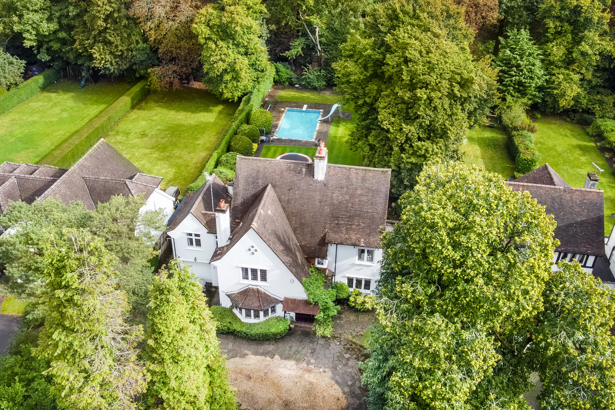 5 bedroom detached house for sale 0
