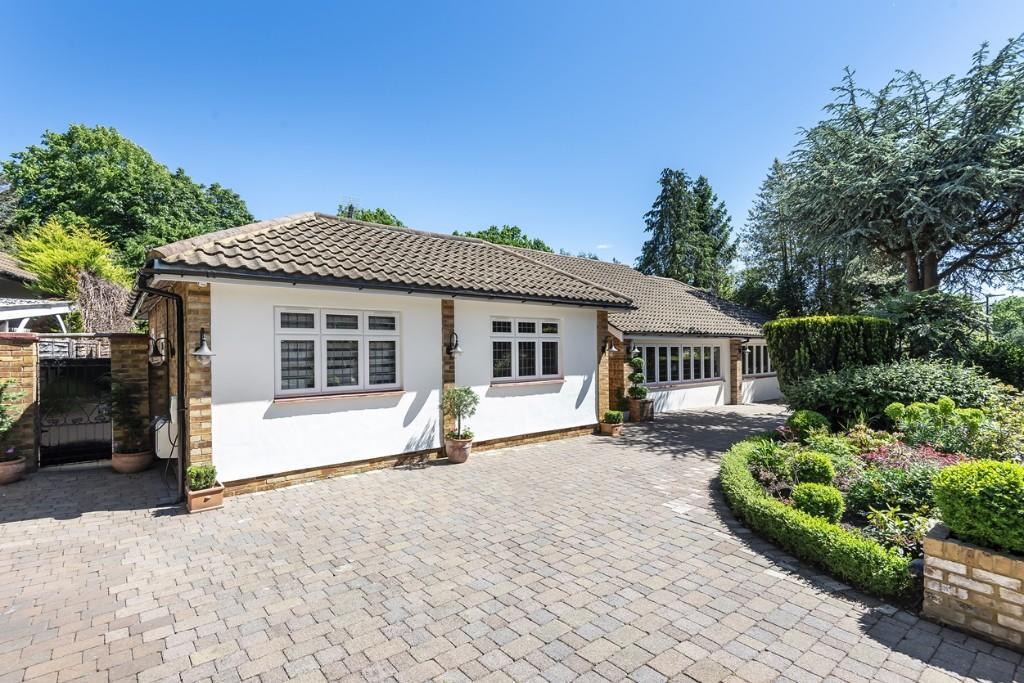 5 bedroom detached house for sale in Chichester