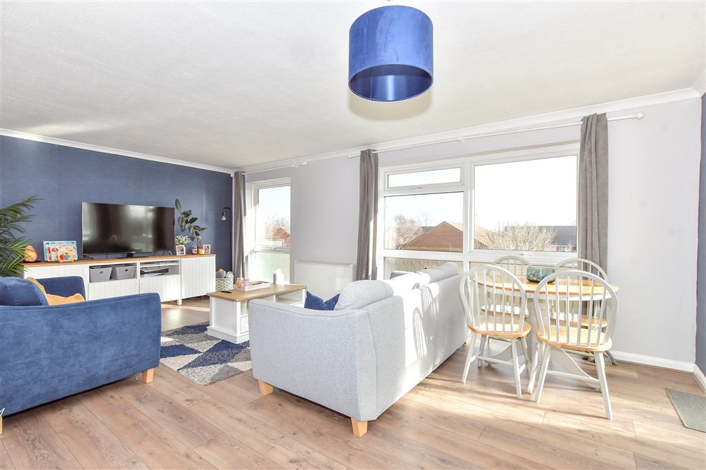 2-bed flat on St. Flora's Road, Littlehampton, £200,000