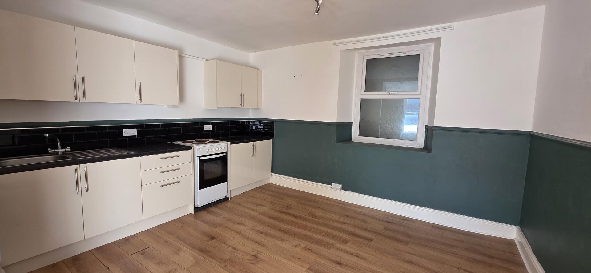 Basement Flat, 7, Alexandra Rd, Torquay photo 5